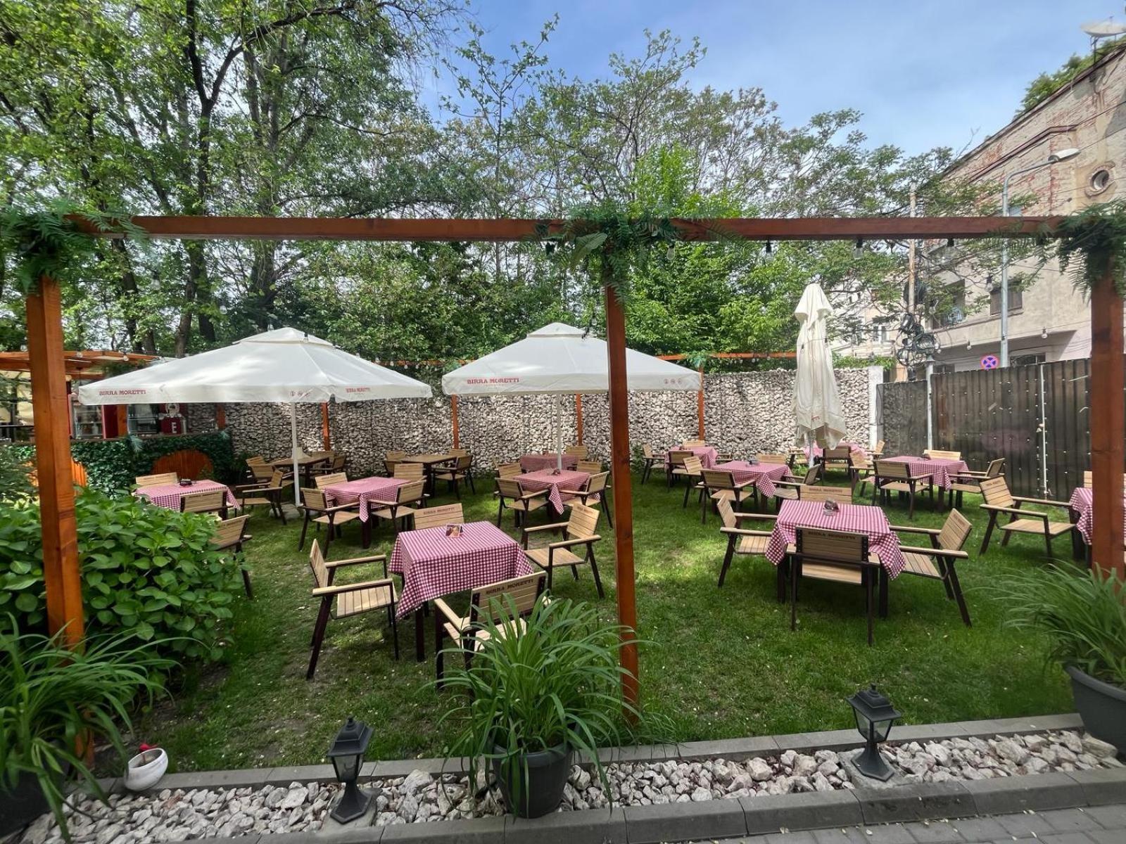 House Of Tourists Garden And More ブカレスト エクステリア 写真