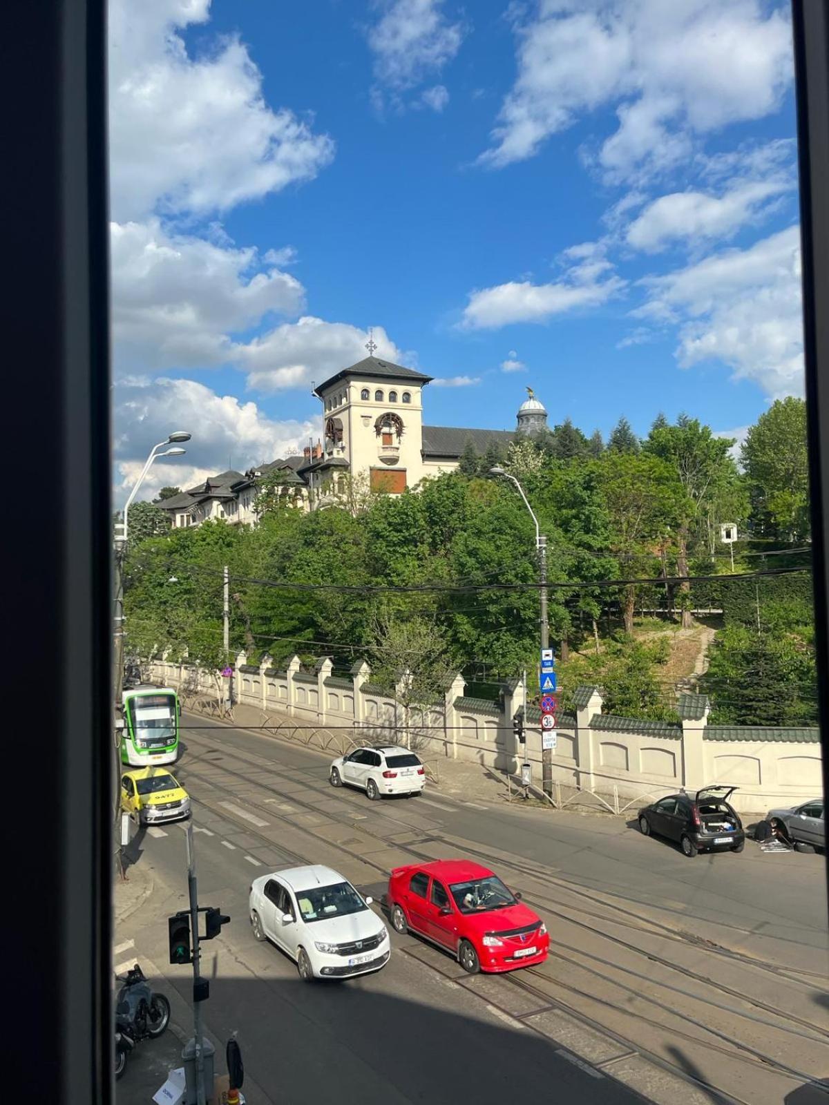 House Of Tourists Garden And More ブカレスト エクステリア 写真